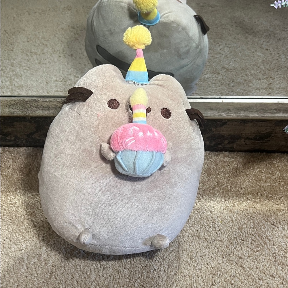 Pusheen Birthday Cat with Cupcake